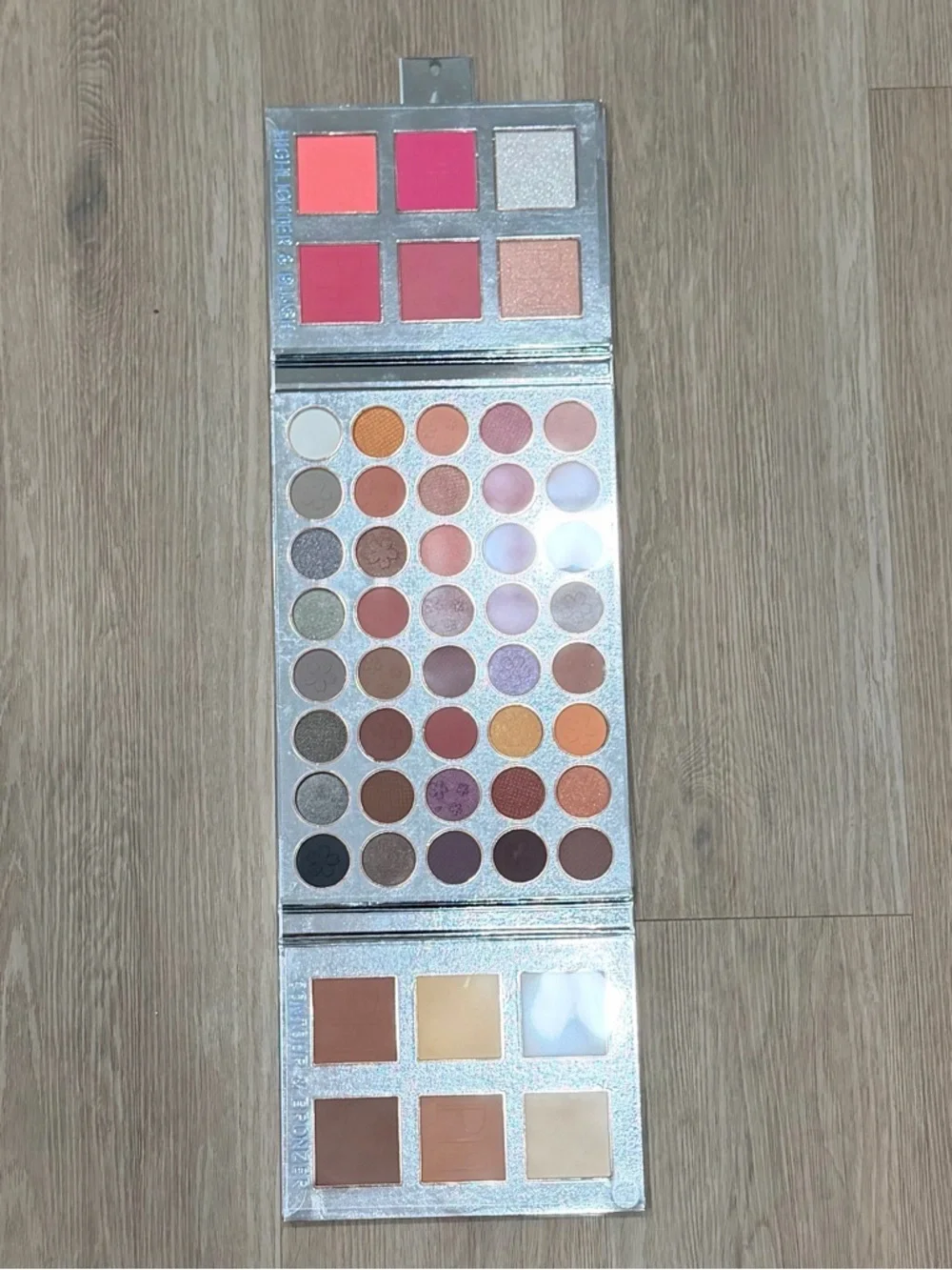 Paris Hilton FLORAL FANTASY 52pc eye & face with Blush and Contour book palette